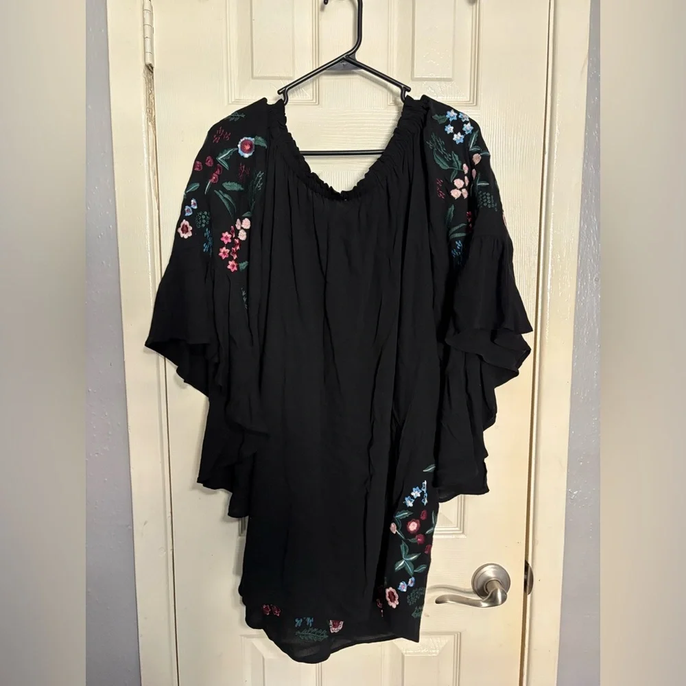 Umgee Black Floral Embroidered Top - Picture 2 of 8